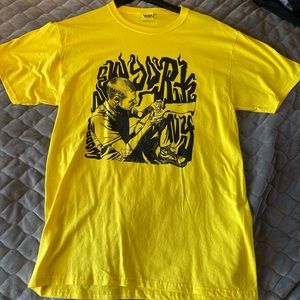 Men’s yellow Graphic tee size medium